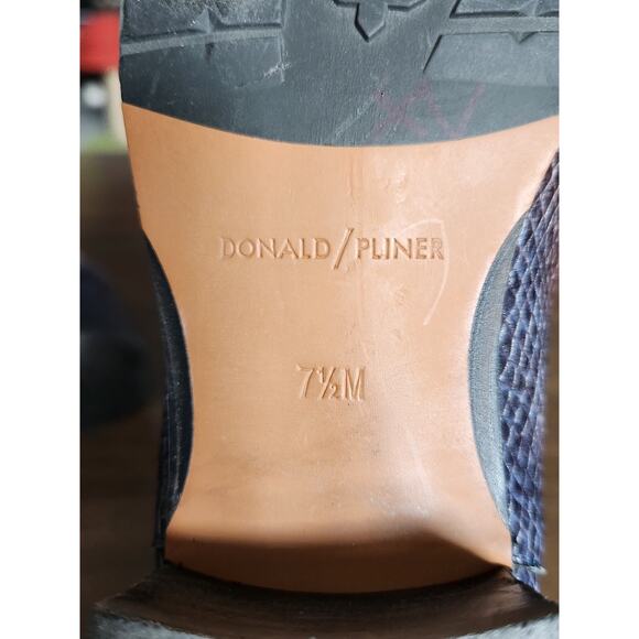 Donald Pliner Dyla Leather Ankle Bootie Women's Snake Print Almond Toe 7.5 M - Picture 6 of 9